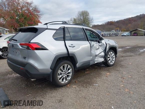 2024 Toyota RAV4 XLE Premium with VIN 2T3A1RFV4RC476514, listed as a IAAI auction lot 40829477 with 2,482 mi miles. Bid and sale history available at carsss.com. Image 4.