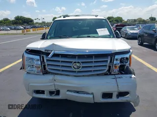 2005 Cadillac Escalade with VIN 1GYEC63T65R154327, listed as a IAAI auction lot 42286355 with Not provided miles and . Bid and sale history available at DreamBid. Image 6.