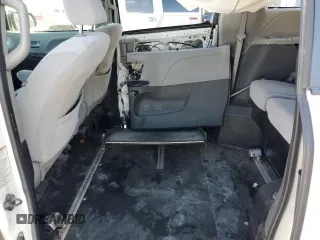 2020 Toyota Sienna LE Auto Access Seat with VIN 5TDKZ3DC2LS081721, listed as a Copart auction lot 63056365 with 67,679 mi miles and Clean title. Bid and sale history available at DreamBid. Image 11.