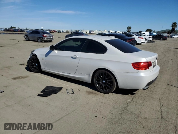 2011 BMW 3 Series 328i z VIN WBAKE5C55BE755050, wystawiony jako Copart lot #45575455 z przebiegiem 148 301 mil mil oraz Szkoda całkowita • Salvage title. Historia ofert i sprzedaży dostępna na DreamBid. Obrazek 2.