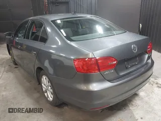 2011 Volkswagen Jetta SE с VIN 3VWBZ7AJ2BM326488, выставлен на аукционе IAAI как лот 41440467 с пробегом 179 888 миль миль и . История ставок и продаж доступна на DreamBid. Изображение 3.