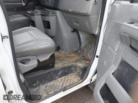 2014 Ford Econoline Cargo Commercial z VIN 1FTNE2EW9EDA50895, wystawiony jako IAAI lot #41498409 z przebiegiem 825 256 mil mil oraz . Historia ofert i sprzedaży dostępna na DreamBid. Obrazek 5.