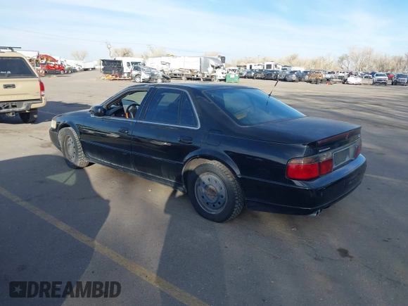 2002 Cadillac Seville Touring STS z VIN 1G6KY54972U193737, wystawiony jako IAAI lot #41876511 z przebiegiem 165 571 mil mil oraz . Historia ofert i sprzedaży dostępna na DreamBid. Obrazek 3.