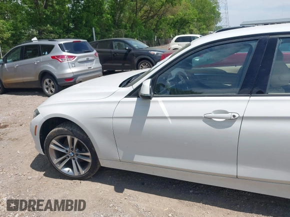 2016 BMW 3 Series 328d z VIN WBA8E5C53GK388412, wystawiony jako IAAI lot #42214089 z przebiegiem 91 678 mil mil oraz . Historia ofert i sprzedaży dostępna na DreamBid. Obrazek 14.