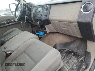 2010 Ford F-250 XL z VIN 1FTNF2B55AEA84619, wystawiony jako Copart lot #44353075 z przebiegiem 224 313 mil mil oraz Szkoda całkowita • Salvage title. Historia ofert i sprzedaży dostępna na DreamBid. Obrazek 8.