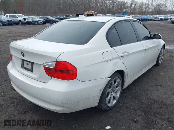 2008 BMW 3 Series 328xi with VIN WBAVC73518KP39338, listed as a IAAI auction lot 41474955 with 132,484 mi miles. Bid and sale history available at carsss.com. Image 17.