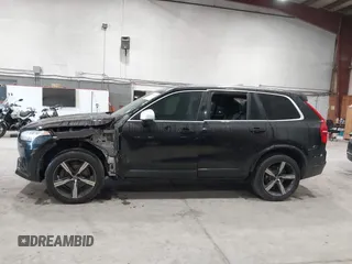 2017 Volvo XC90 R-Design z VIN YV4102KM6H1156529, wystawiony jako IAAI lot #42436519 z przebiegiem 100 081 mil mil oraz . Historia ofert i sprzedaży dostępna na DreamBid. Obrazek 14.