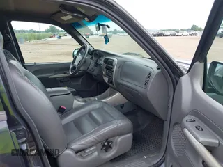2002 Ford Explorer Sport Trac Value z VIN 1FMZU67E22UB82789, wystawiony jako IAAI lot #42860470 z przebiegiem 175 661 mil mil oraz . Historia ofert i sprzedaży dostępna na DreamBid. Obrazek 5.