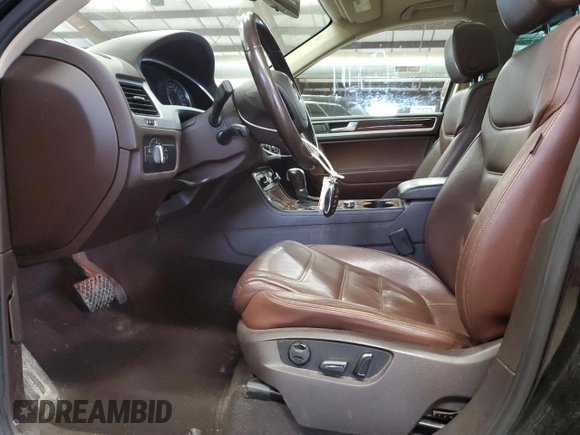 2012 Volkswagen Touareg Sport with VIN WVGEF9BP9CD011879, listed as a Copart auction lot 56903035 with 198,262 mi miles and Clean title. Bid and sale history available at DreamBid. Image 7.