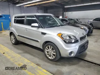 2013 Kia Soul + z VIN KNDJT2A65D7564122, wystawiony jako Copart lot #55811785 z przebiegiem 89 887 mil mil oraz Szkoda całkowita • Salvage title. Historia ofert i sprzedaży dostępna na DreamBid. Obrazek 4.