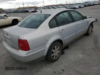 2000 Volkswagen Passat z VIN WVWMA23B3YP228438, wystawiony jako Copart lot #48724625 z przebiegiem 204 670 mil mil oraz Szkoda całkowita • Salvage title. Historia ofert i sprzedaży dostępna na DreamBid. Obrazek 3.