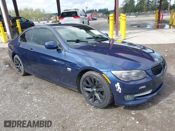 2011 BMW 3 Series 328i xDrive with VIN WBAKF5C58BE586557, listed as a IAAI auction lot 42024914 with 113,274 mi miles. Bid and sale history available at carsss.com. Image 1.