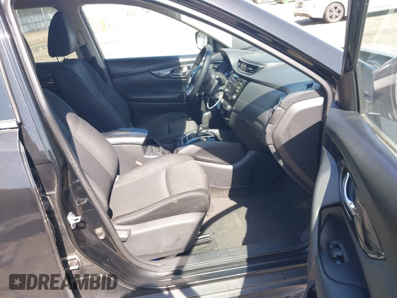 2017 Nissan Rogue S z VIN KNMAT2MT2HP535717, wystawiony jako IAAI lot #41992000 z przebiegiem 148 351 mil mil oraz . Historia ofert i sprzedaży dostępna na DreamBid. Obrazek 5.
