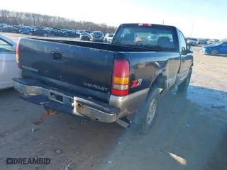 2000 Chevrolet Silverado 1500 LS with VIN 1GCEK14T2YE294302, listed as a IAAI auction lot 41780399 with 227,806 mi miles. Bid and sale history available at carsss.com. Image 4.