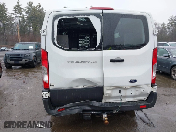 2017 Ford Transit z VIN 1FTYR1YM4HKB00043, wystawiony jako IAAI lot #41849561 z przebiegiem 105 364 mil mil oraz . Historia ofert i sprzedaży dostępna na DreamBid. Obrazek 6.