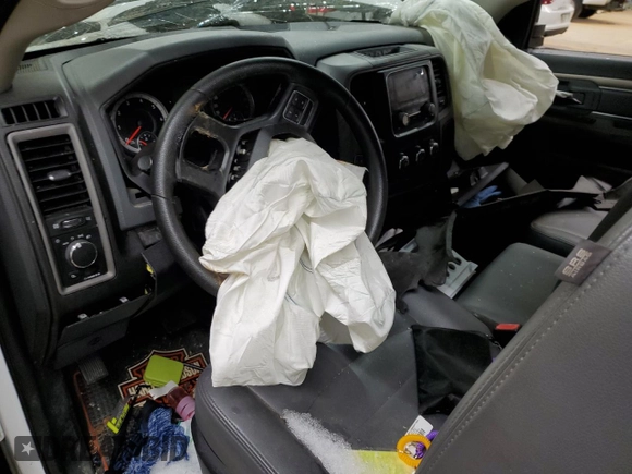 2017 Ram 1500 Tradesman z VIN 3C6JR6AG1HG510512, wystawiony jako Copart lot #87580045 z przebiegiem Nie podano mil oraz Szkoda całkowita • Salvage title. Historia ofert i sprzedaży dostępna na DreamBid. Obrazek 8.
