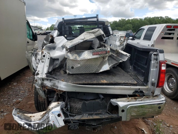 2015 Ford F-250 XLT z VIN 1FT7X2B60FEB85184, wystawiony jako Copart lot #56344665 z przebiegiem 195 598 mil mil oraz Szkoda całkowita • Salvage title. Historia ofert i sprzedaży dostępna na DreamBid. Obrazek 6.