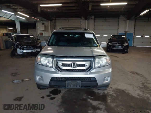2009 Honda Pilot Touring with VIN 5FNYF48929B010331, listed as a IAAI auction lot 41965094 with 142,490 mi miles and . Bid and sale history available at carsss.com. Image 12.