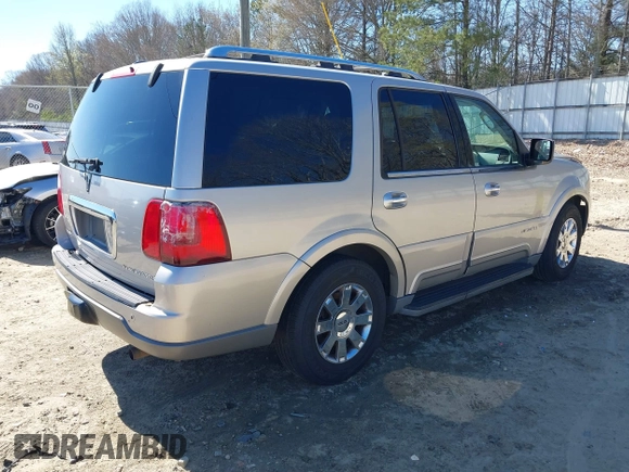 2004 Lincoln Navigator Luxury z VIN 5LMFU27R34LJ05952, wystawiony jako IAAI lot #41853172 z przebiegiem 268 889 mil mil oraz . Historia ofert i sprzedaży dostępna na DreamBid. Obrazek 4.