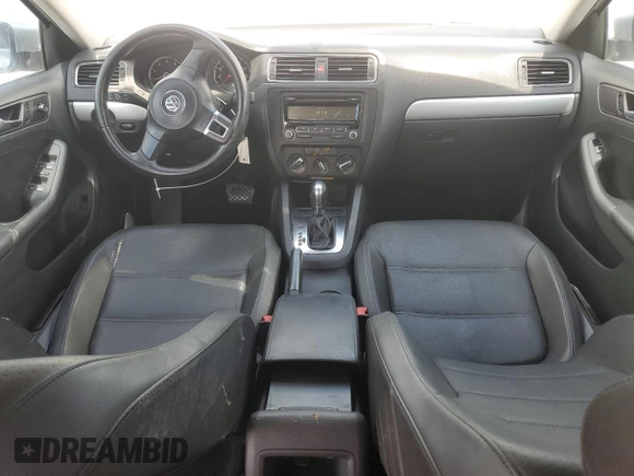 2013 Volkswagen Jetta SE z VIN 3VWDP7AJ8DM354734, wystawiony jako Copart lot #61147355 z przebiegiem 103 428 mil mil oraz Szkoda całkowita • Salvage title. Historia ofert i sprzedaży dostępna na DreamBid. Obrazek 8.