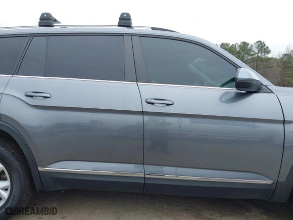 2018 Volkswagen Atlas 3.6L V6 SEL with VIN 1V2MR2CA7JC543769, listed as a IAAI auction lot 41479621 with 122,699 mi miles. Bid and sale history available at carsss.com. Image 13.
