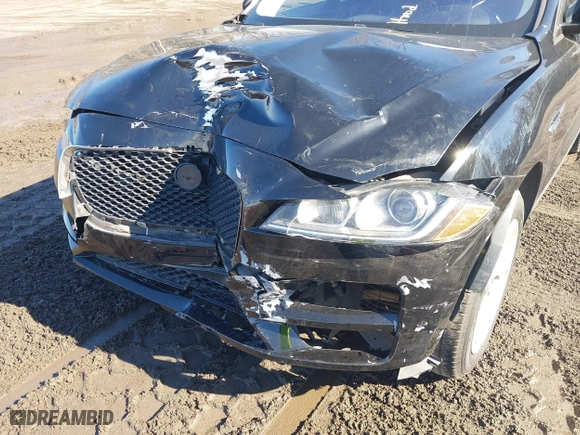 2018 Jaguar F-PACE 30t Premium with VIN SADCJ2GX3JA202274, listed as a IAAI auction lot 40171256 with 1 mi miles. Bid and sale history available at carsss.com. Image 6.