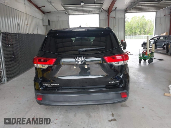 2018 Toyota Highlander SE z VIN 5TDJZRFH5JS532919, wystawiony jako IAAI lot #42246687 z przebiegiem 190 890 mil mil oraz . Historia ofert i sprzedaży dostępna na DreamBid. Obrazek 16.