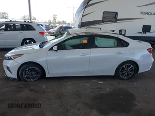 2022 Kia Forte LXS z VIN 3KPF24AD2NE425361, wystawiony jako IAAI lot #42004084 z przebiegiem 61 465 mil mil oraz . Historia ofert i sprzedaży dostępna na DreamBid. Obrazek 14.