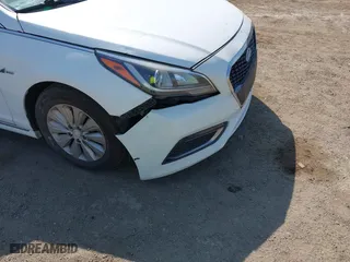 2017 Hyundai Sonata Hybrid SE with VIN KMHE24L1XHA058355, listed as a IAAI auction lot 42114412 with 245,282 mi miles. Bid and sale history available at carsss.com. Image 17.