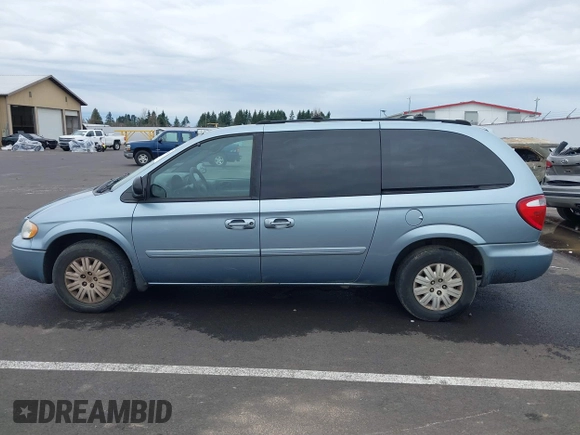 2005 Chrysler Town & Country LX with VIN 2C4GP44R85R192517, listed as a IAAI auction lot 41833718 with 223,663 mi miles. Bid and sale history available at carsss.com. Image 14.