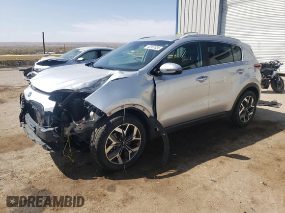 2020 Kia Sportage EX z VIN KNDPNCAC7L7705139, wystawiony jako Copart lot #52307635 z przebiegiem 125 755 mil mil oraz Szkoda całkowita • Salvage title. Historia ofert i sprzedaży dostępna na DreamBid. Obrazek 1.
