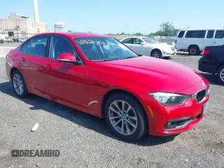 2017 BMW 3 Series 320i xDrive z VIN WBA8A3C33HK693053, wystawiony jako IAAI lot #42820158 z przebiegiem 65 592 mil mil oraz . Historia ofert i sprzedaży dostępna na DreamBid. Obrazek 1.