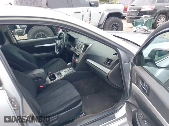 2014 Subaru Legacy Premium z VIN 4S3BMBC64E3035526, wystawiony jako IAAI lot #42254628 z przebiegiem 113 297 mil mil oraz . Historia ofert i sprzedaży dostępna na DreamBid. Obrazek 5.