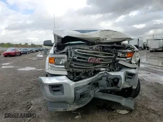 2018 GMC Sierra 2500HD with VIN 1GT02REG4JZ174493, listed as a Copart auction lot 84643744 with 110,487 mi miles and Salvage Title. Bid and sale history available at carsss.com. Image 10.