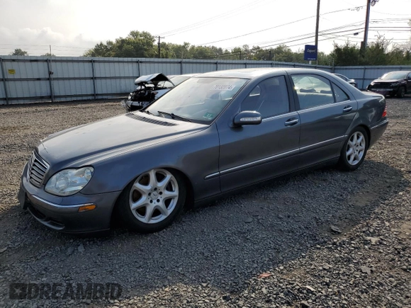 2005 Mercedes-Benz S-Class 4.3L with VIN WDBNG83J65A454791, listed as a Copart auction lot 70132074 with 221,612 mi miles and Salvage Title. Bid and sale history available at carsss.com. Image 1.