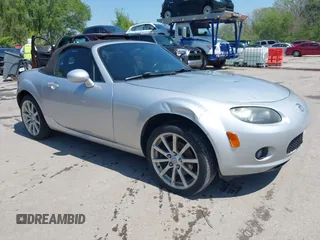 2006 Mazda MX-5 Miata Sport z VIN JM1NC25F360104500, wystawiony jako IAAI lot #42051667 z przebiegiem 143 043 mil mil oraz . Historia ofert i sprzedaży dostępna na DreamBid. Obrazek 1.