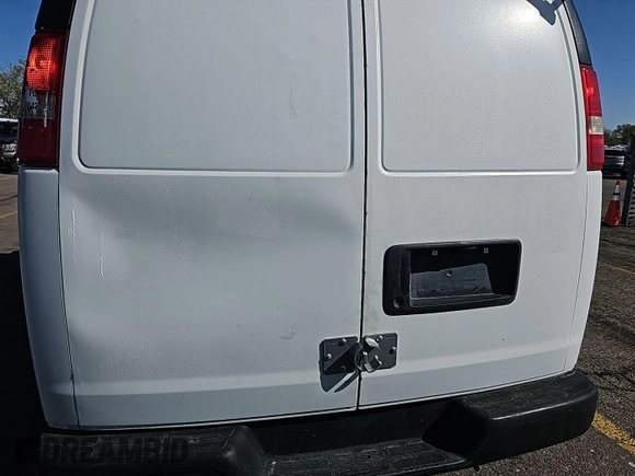 2013 Chevrolet Express Cargo z VIN 1GCWGFCA8D1175464, wystawiony jako IAAI lot #42409029 z przebiegiem 166 299 mil mil oraz . Historia ofert i sprzedaży dostępna na DreamBid. Obrazek 20.