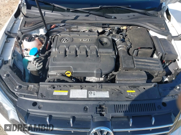 2015 Volkswagen Passat SE с VIN 1VWBV7A33FC060015, выставлен на аукционе IAAI как лот 42039292 с пробегом 52 110 миль миль и . История ставок и продаж доступна на DreamBid. Изображение 10.