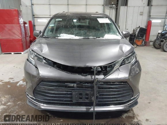 2021 Toyota Sienna XLE with VIN 5TDYSKFC4MS031961, listed as a IAAI auction lot 41601788 with 56,640 mi miles. Bid and sale history available at carsss.com. Image 12.