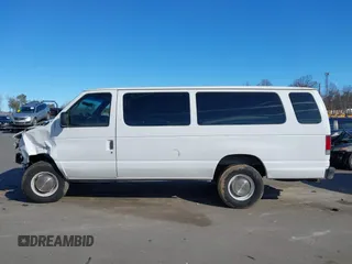 2003 Ford Econoline Passenger XL z VIN 1FBSS31L93HA92717, wystawiony jako IAAI lot #41680953 z przebiegiem 104 065 mil mil oraz . Historia ofert i sprzedaży dostępna na DreamBid. Obrazek 13.
