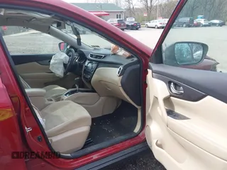 2016 Nissan Rogue SV z VIN 5N1AT2MV3GC888891, wystawiony jako IAAI lot #42031756 z przebiegiem 61 119 mil mil oraz . Historia ofert i sprzedaży dostępna na DreamBid. Obrazek 5.