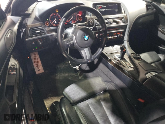 2015 BMW 6 Series 650i xDrive z VIN WBAYM1C53FD325311, wystawiony jako Copart lot #59563355 z przebiegiem 157 675 mil mil oraz Czysty tytuł • Clean title. Historia ofert i sprzedaży dostępna na DreamBid. Obrazek 8.