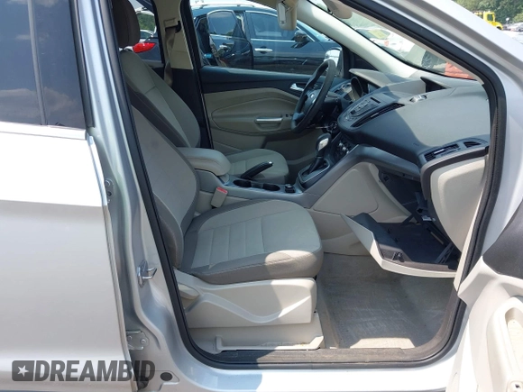 2013 Ford Escape SE z VIN 1FMCU9GX9DUB09981, wystawiony jako IAAI lot #42412927 z przebiegiem 150 499 mil mil oraz . Historia ofert i sprzedaży dostępna na DreamBid. Obrazek 5.