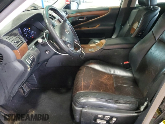 2011 Lexus LS 460 z VIN JTHBL5EF8B5103973, wystawiony jako Copart lot #56885645 z przebiegiem 191 841 mil mil oraz Szkody całkowita. Historia ofert i sprzedaży dostępna na DreamBid. Obrazek 7.
