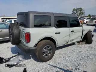 2024 Ford Bronco Big Bend z VIN 1FMDE7BH9RLB23320, wystawiony jako Copart lot #55490395 z przebiegiem 2 225 mil mil oraz Szkoda całkowita • Salvage title. Historia ofert i sprzedaży dostępna na DreamBid. Obrazek 3.