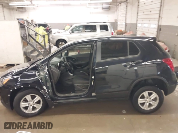 2022 Chevrolet Trax LS with VIN KL7CJNSM5NB503037, listed as a IAAI auction lot 41564474 with 24,121 mi miles. Bid and sale history available at carsss.com. Image 15.