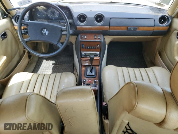1984 Mercedes-Benz 300 D с VIN WDBAB33A4EA064403, выставлен на аукционе Copart как лот 57552434 с пробегом 173 024 миль миль и На запчасти • Non repairable. История ставок и продаж доступна на DreamBid. Изображение 8.