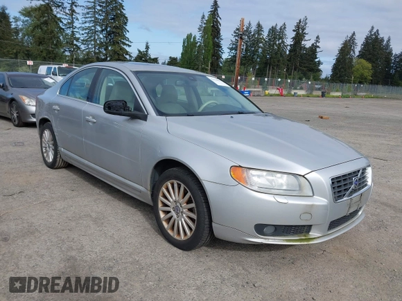 2008 Volvo S80 3.2L with VIN YV1AS982081078979, listed as a IAAI auction lot 42136831 with 196,871 mi miles. Bid and sale history available at carsss.com. Image 1.