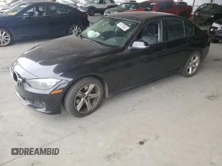 2013 BMW 3 Series 328i xDrive z VIN WBA3B5G50DNS03790, wystawiony jako Copart lot #64799365 z przebiegiem Nie podano mil oraz Szkoda całkowita • Salvage title. Historia ofert i sprzedaży dostępna na DreamBid. Obrazek 1.