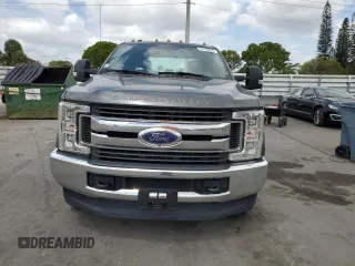 2019 Ford F-350 XL z VIN 1FT8W3DT0KEF46763, wystawiony jako Copart lot #54142815 z przebiegiem 101 312 mil mil oraz Tytuł czysty. Historia ofert i sprzedaży dostępna na DreamBid. Obrazek 5.